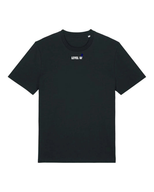 T-shirt noir unisexe avec logo “LEVEL UP” blanc sur le devant et calligraphie verticale blanche dans le dos, style streetwear inspiré manga.