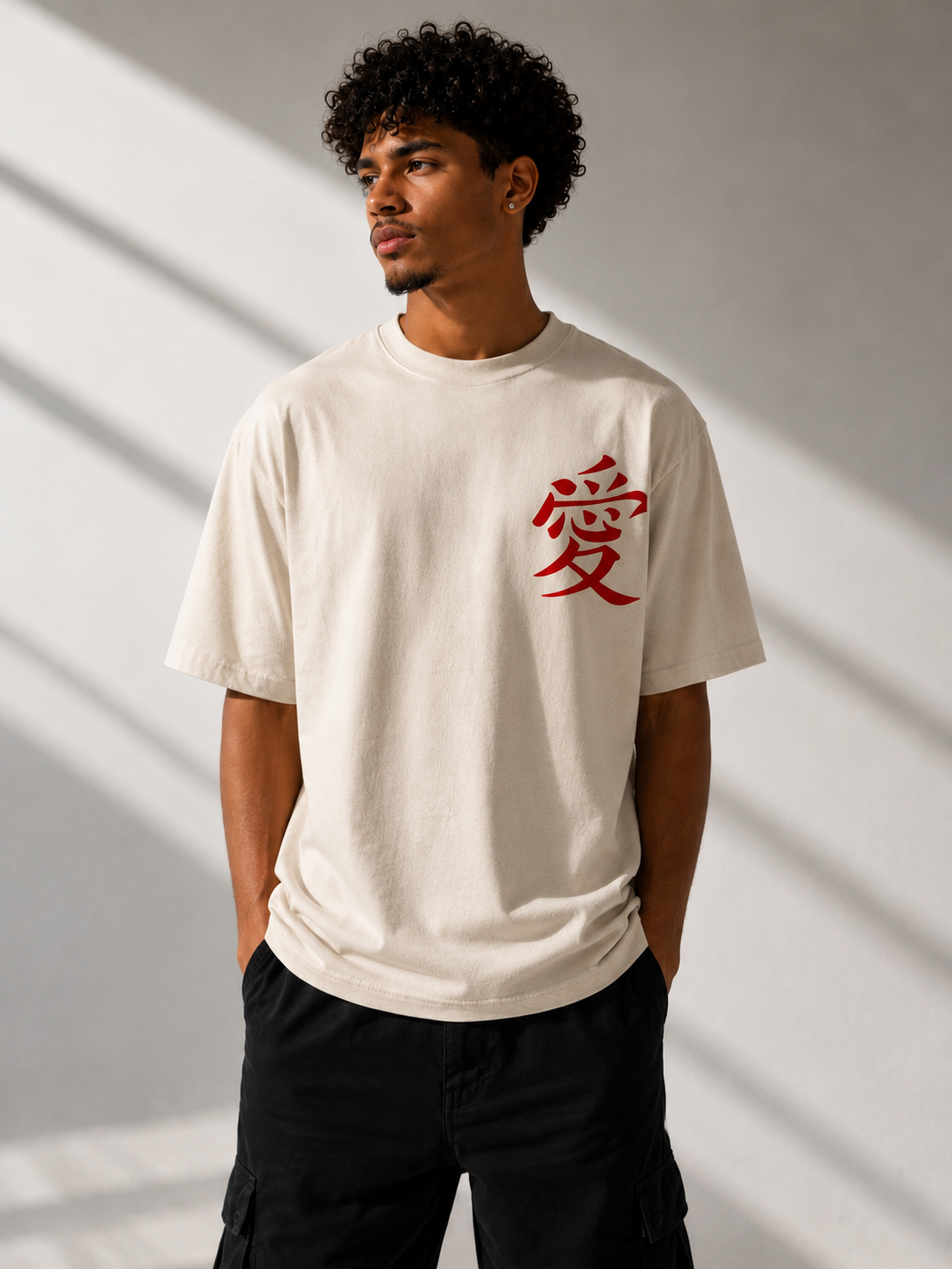 Kanji imprimé sur t-shirt beige Gaara Naruto - détail streetwear manga Kusetsu