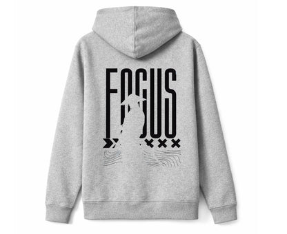 Dos du hoodie gris Kusetsu avec inscription Focus