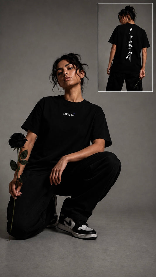 Personnage anime portant t-shirt noir Kusetsu
Level Up streetwear